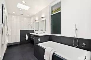 1549 Magnolia Way W, Seattle, WA 98199 - Photo 23