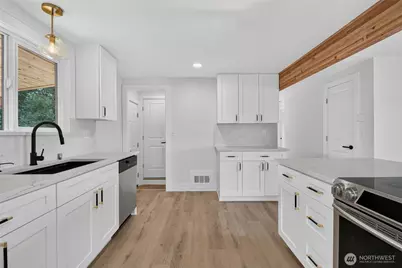 2819 Louise Avenue W, University Place, WA 98466 - Photo 35