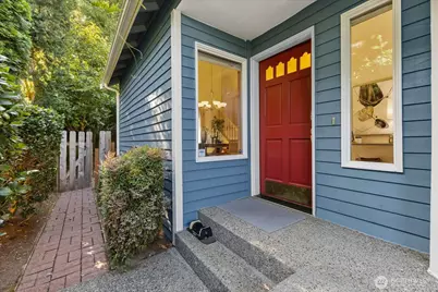 9009 45th Avenue NE, Seattle, WA 98115 - Photo 3
