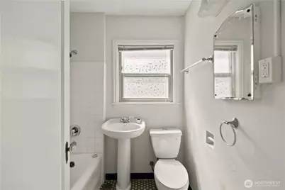 625 4th Avenue W, Seattle, WA 98119 - Photo 19