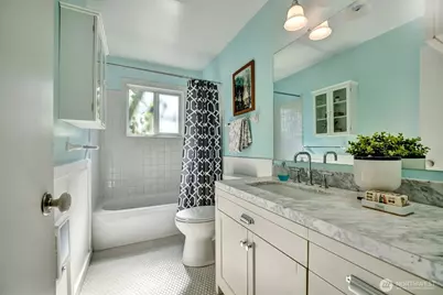 2111 E John Street #204, Seattle, WA 98112 - Photo 17