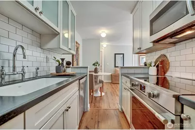 2111 E John Street #204, Seattle, WA 98112 - Photo 11