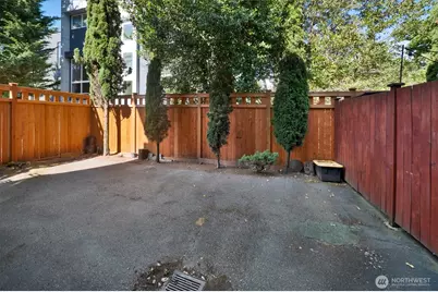 2111 E John Street #204, Seattle, WA 98112 - Photo 29