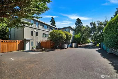 2111 E John Street #204, Seattle, WA 98112 - Photo 31