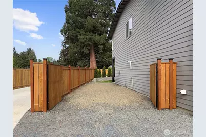 719 Edmonds Way, Edmonds, WA 98020 - Photo 5