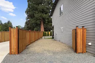 719 Edmonds Way, Edmonds, WA 98020 - Photo 5