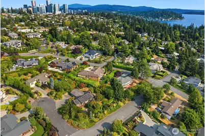 8811 NE 15th Place, Clyde Hill, WA 98004 - Photo 13