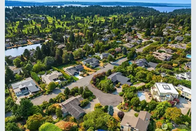 8811 NE 15th Place, Clyde Hill, WA 98004 - Photo 11