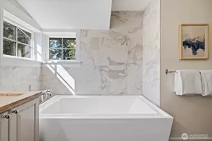 8245 NE 8th St, Medina, WA 98039 - Photo 25