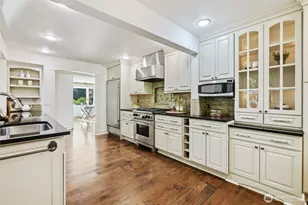 8245 NE 8th St, Medina, WA 98039 - Photo 11