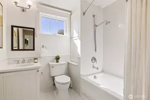 8245 NE 8th St, Medina, WA 98039 - Photo 29