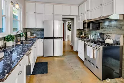 1911 9th Avenue W, Seattle, WA 98119 - Photo 13