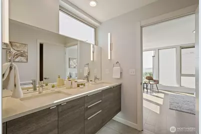 2337 W Plymouth Street, Seattle, WA 98199 - Photo 25