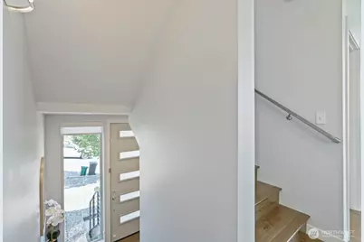 2337 W Plymouth Street, Seattle, WA 98199 - Photo 3