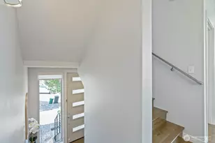 2337 W Plymouth St, Seattle, WA 98199 - Photo 3