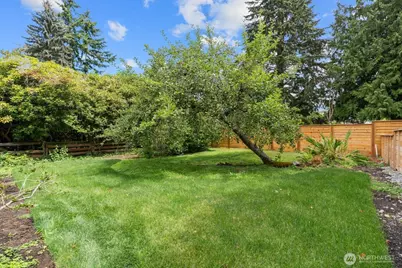 10328 Ashworth Avenue N, Seattle, WA 98133 - Photo 13