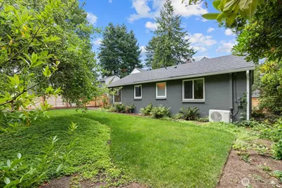 10328 Ashworth Avenue N, Seattle, WA 98133 - Photo 15