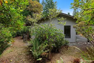 12901 Sunrise Drive NE, Bainbridge Island, WA 98110 - Photo 37