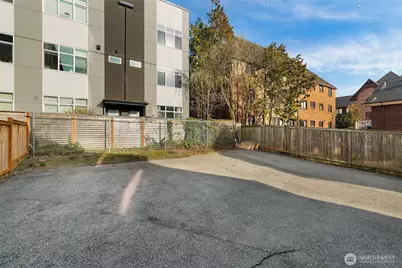 710 10 Avenue E, Seattle, WA 98102 - Photo 29