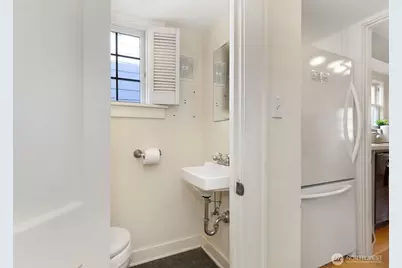 710 10 Avenue E, Seattle, WA 98102 - Photo 13