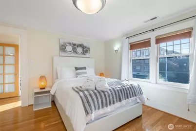 710 10 Avenue E, Seattle, WA 98102 - Photo 21