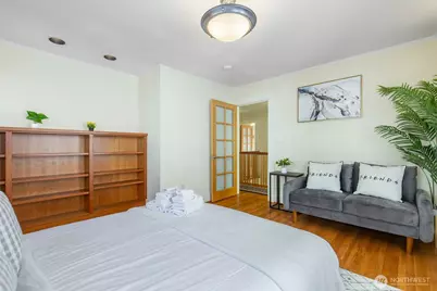 710 10 Avenue E, Seattle, WA 98102 - Photo 15