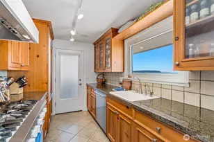 2556 Sunlight Beach Rd, Clinton, WA 98236 - Photo 9