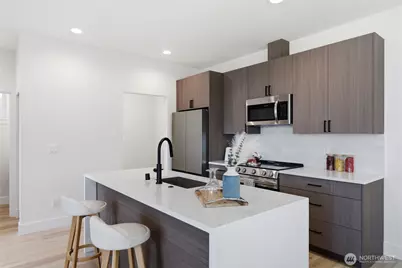 9323 Marcus Avenue S, Seattle, WA 98118 - Photo 11