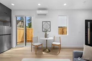 1212B NE 100th St, Seattle, WA 98125 - Photo 11