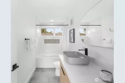 1212 B NE 100th Street, Seattle, WA 98125 - Photo 15