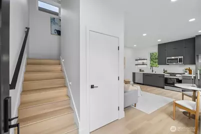 1212 B NE 100th Street, Seattle, WA 98125 - Photo 5
