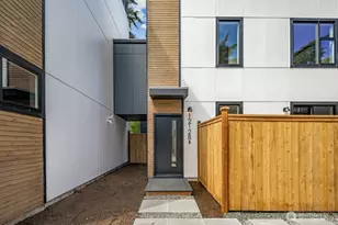 1212B NE 100th St, Seattle, WA 98125 - Photo 3