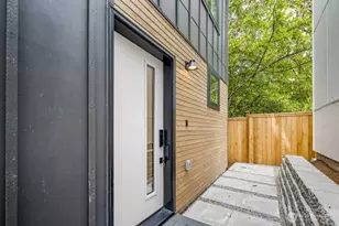 1214 NE 100th St, Seattle, WA 98125 - Photo 3