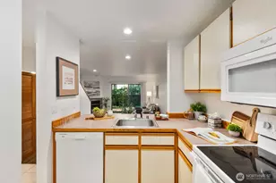8017 NE 177th Ct, Kenmore, WA 98028 - Photo 7