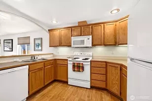 4223 147th St SW, Lynnwood, WA 98087 - Photo 9