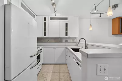 1323 Boren Avenue #212, Seattle, WA 98101 - Photo 11