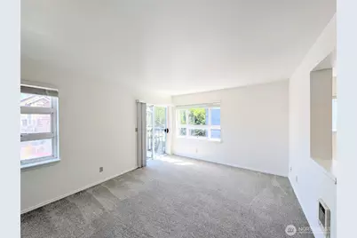 5261 Brooklyn Avenue NE #202, Seattle, WA 98105 - Photo 5