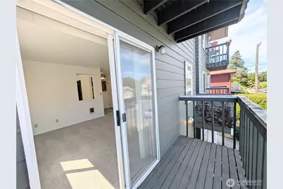 5261 Brooklyn Avenue NE #202, Seattle, WA 98105 - Photo 15