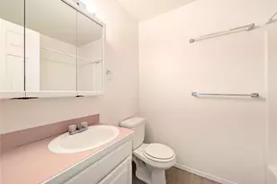 5261 Brooklyn Ave NE, Seattle, WA 98105 - Photo 9