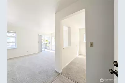 5261 Brooklyn Avenue NE #202, Seattle, WA 98105 - Photo 3