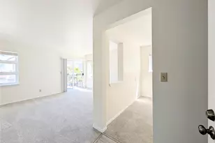 5261 Brooklyn Ave NE, Seattle, WA 98105 - Photo 3