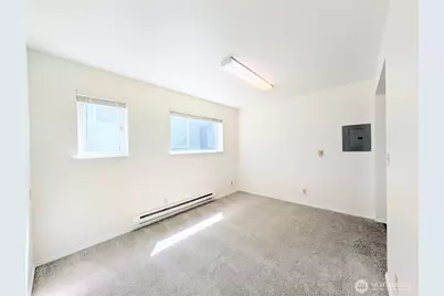 5261 Brooklyn Avenue NE #202, Seattle, WA 98105 - Photo 7