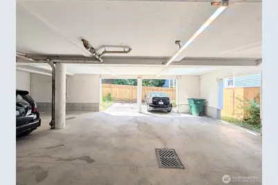 5261 Brooklyn Avenue NE #202, Seattle, WA 98105 - Photo 17