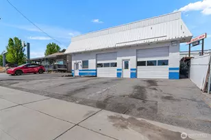 1106 Crescent St, Wenatchee, WA 98801 - Photo 3