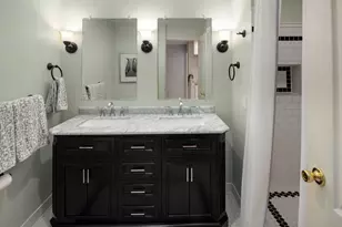822 W Fulton St, Seattle, WA 98119 - Photo 31