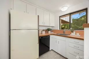2424 E Mercer St, Seattle, WA 98112 - Photo 9