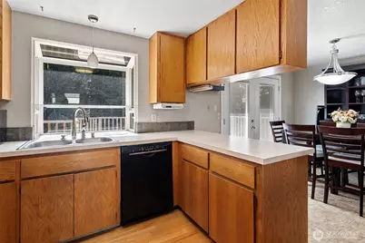 5609 41st Avenue E, Tacoma, WA 98443 - Photo 9