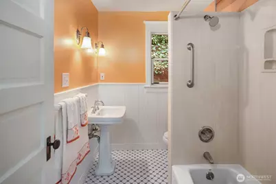 708 W Prospect Street, Seattle, WA 98119 - Photo 17