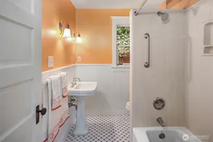 708 W Prospect St, Seattle, WA 98119 - Photo 17