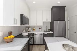 2328 D Franklin Ave E, Seattle, WA 98102 - Photo 13